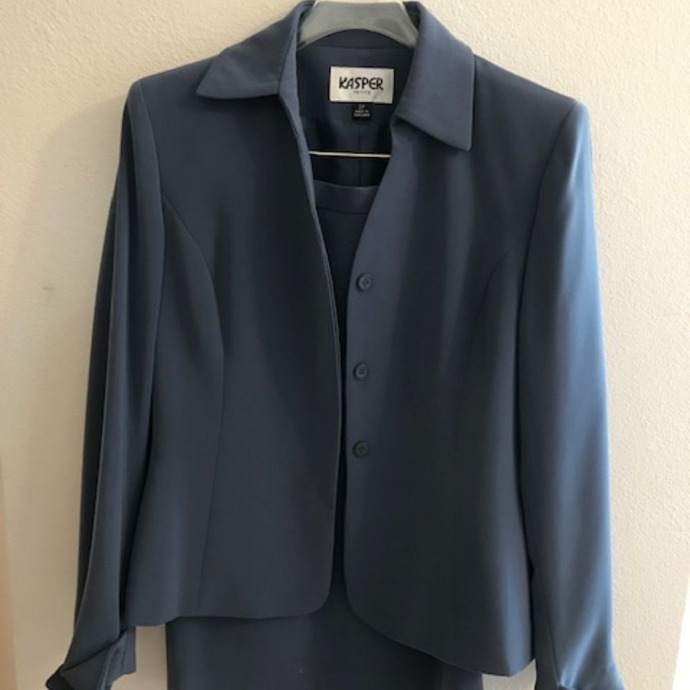 Suit - Picture 1 of 3
